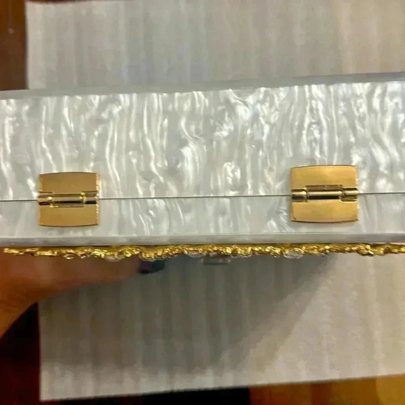 VERANO HILL ACRYLIC BOX HANDBAG
CLUTCH/SHOULDER/CROSSBODY
NEW - Picture 5 of 6